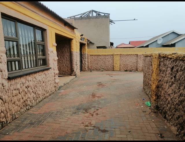2 BEDROOM HOUSE FOR SALE IN SEBOKENG ZONE 19